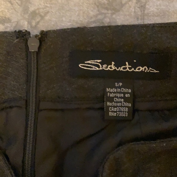 Cute grey pencil skirt - Picture 2 of 3